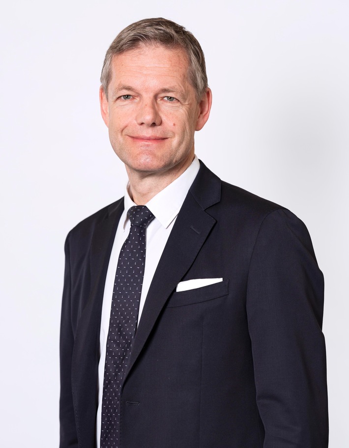 Stabwechsel im Vorstand der ReiseBank / Mit dem Einstieg von Dr. Tilmann Gerhards als Generalbevollmächtigter endet zugleich nach einem knappen Vierteljahrhundert das Vorstandsmandat von Horst Erler (FOTO)