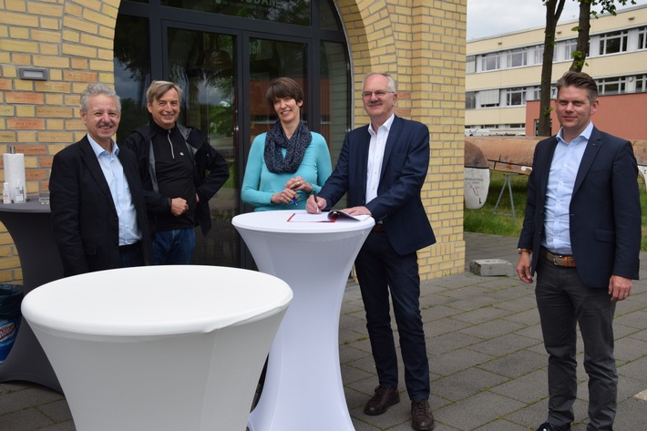 LBS Ost sponsert Potsdamer Kanuten / Langjährige Unterstützung in neuem Gewand fortgeführt (FOTO)