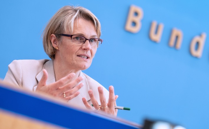 Karliczek: „Erfreulicher Trend bei der Weiterbildung – auch in Corona-Zeiten“ (FOTO)