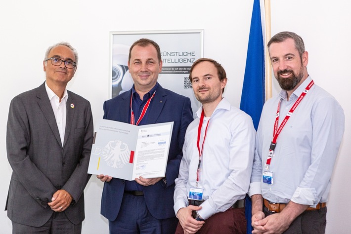 8com erhält ISO 27001 Zertifikat auf Basis von BSI IT-Grundschutz (FOTO)