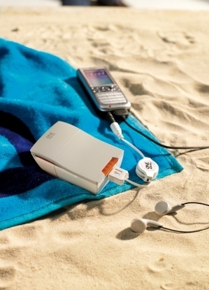 „Haste mal ein bisschen Strom?“One For All präsentiert die mobile Ladestation“Universal Travel Power Pack“