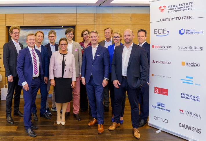 Nach erfolgreichem Pilotprojekt: Real Estate and Leadership Foundation und Real Estate Management Institute der EBS Universität etablieren gemeinsam den Interdisciplinary Track in Hamburg (FOTO)