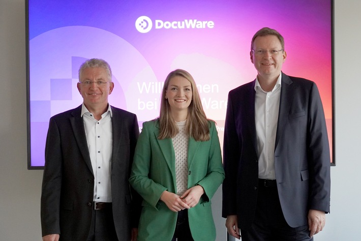 Bayerische Staatsministerin für Digitales Judith Gerlach zu Besuch bei DocuWare (FOTO)