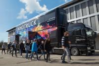 Mobile Hightech-Ausstellung in Meerbusch: Im InnoTruck entdecken Jugendliche die Technologien der Zukunft