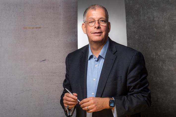 Stressmanagement in der Weihnachtszeit – Peter Rönn gibt 5 Tipps für Führungskräfte, um den Arbeitsalltag ihrer Mitarbeiter stressfreier zu gestalten (FOTO)