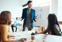 Zwischen Ausstrahlung, Auftreten und Aura Zwischen Ausstrahlung, Auftreten und Aura