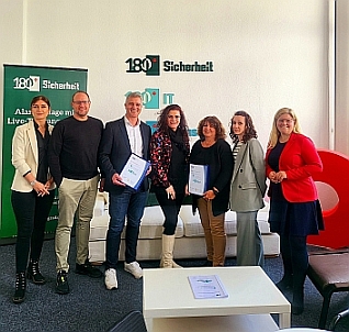 IHK initiiert Schulkooperation zwischen 180° Gruppe und Comenius Gesamtschule in Neuss