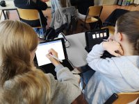 Digitalkompetenz fördern: AfB mobiles lernen stattet Realschule mit IT-Geräten aus Digitalkompetenz fördern: AfB mobiles lernen stattet Realschule mit IT-Geräten aus