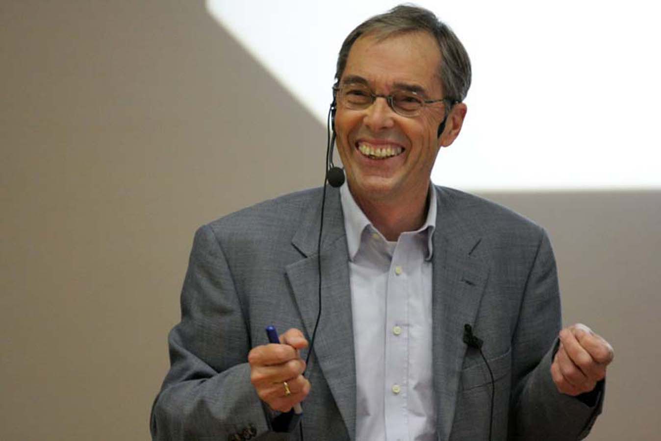 Prof. Dr. Friedemann Schulz von Thun teilt live sein Wissen – Exklusive auf dem AFTERWORK CAMPUS.