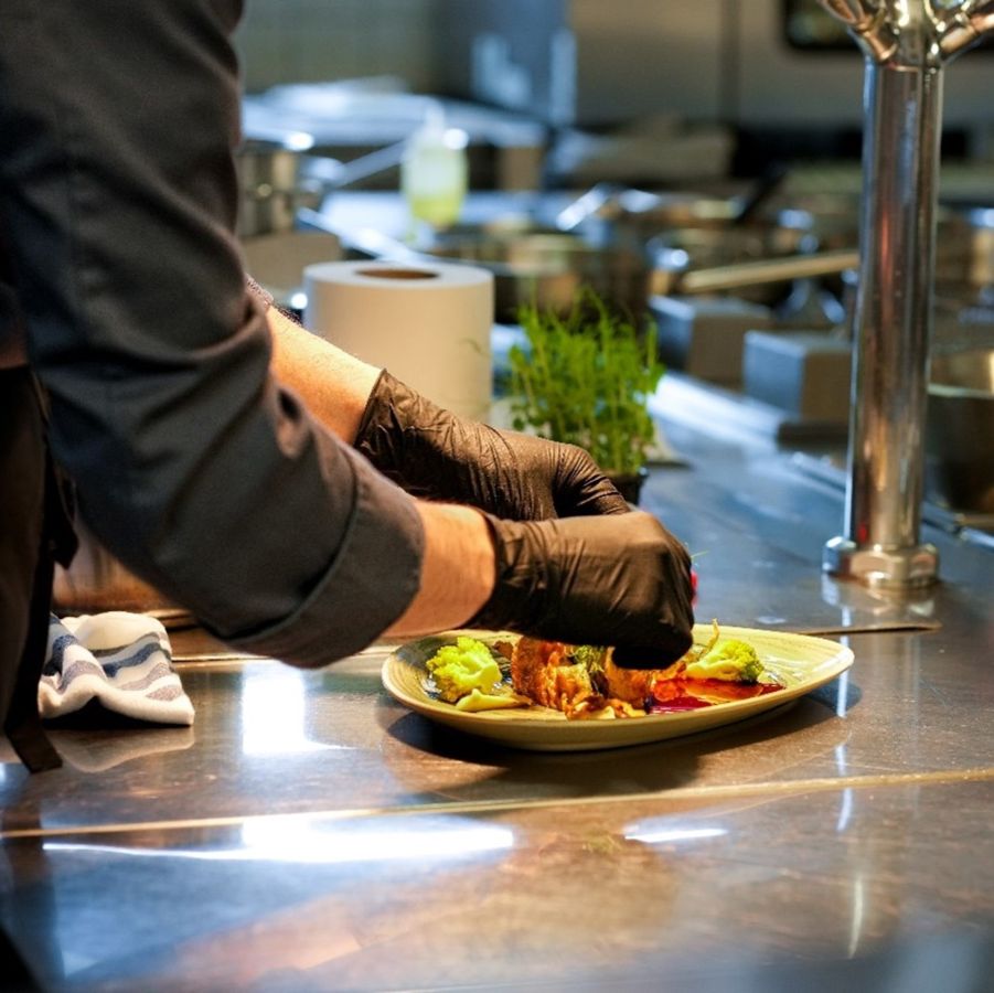 Flexibilität und Qualität: Die Vorteile von Matty GmbHs Küchenlösungen für Catering-Services