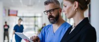 Personalgestellung oder Heiltätigkeit: Wann eine Privatklinik von der Umsatzsteuer befreit ist