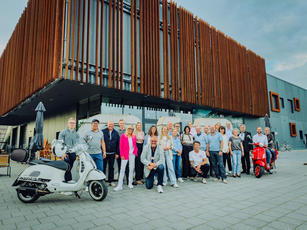 Lions Club Landsberg besucht Mailorderspezialist SIP Scootershop Lions Club Landsberg besucht Mailorderspezialist SIP Scootershop
