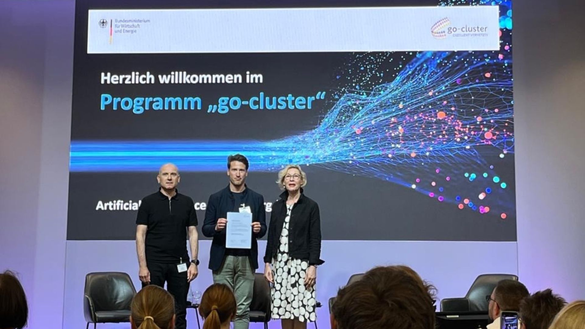 Großer Erfolg für das Regensburger KI-Cluster AIR Artificial Intelligence Regensburg Großer Erfolg für das Regensburger KI-Cluster AIR Artificial Intelligence Regensburg