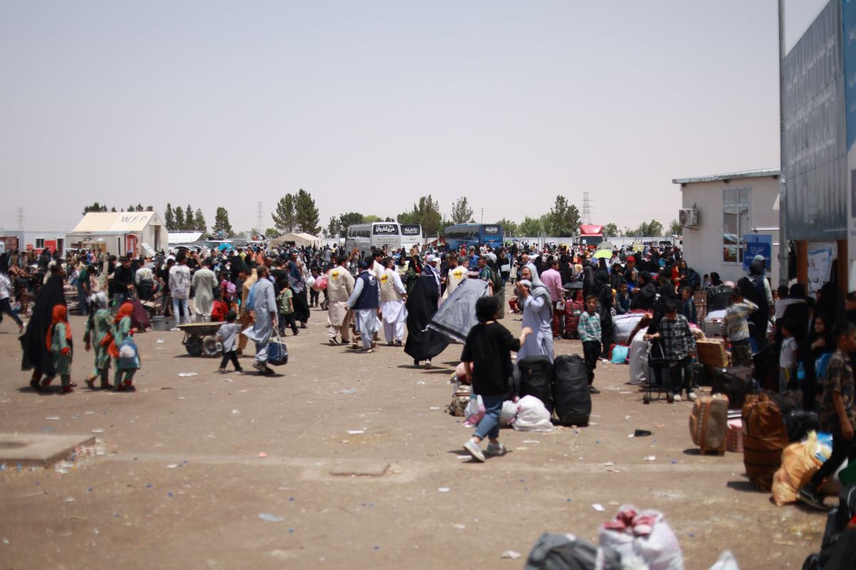 Massendeportationen aus dem Iran: Unzählige Menschen in Afghanistan ohne Hilfe