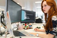 Programmieren lernen: Quereinstieg in die IT ohne Studium