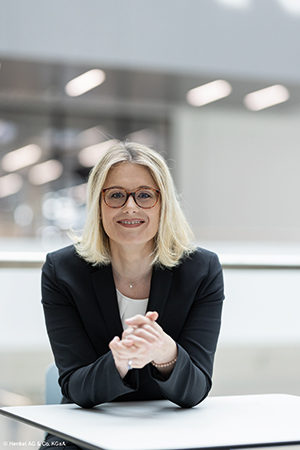 Wirtschaftsbericht 2025 Deutsche Klebstoffindustrie 2024: Globales Geschäft stabilisiert sich – Herausforderungen am Standort Deutschland bleiben bestehen