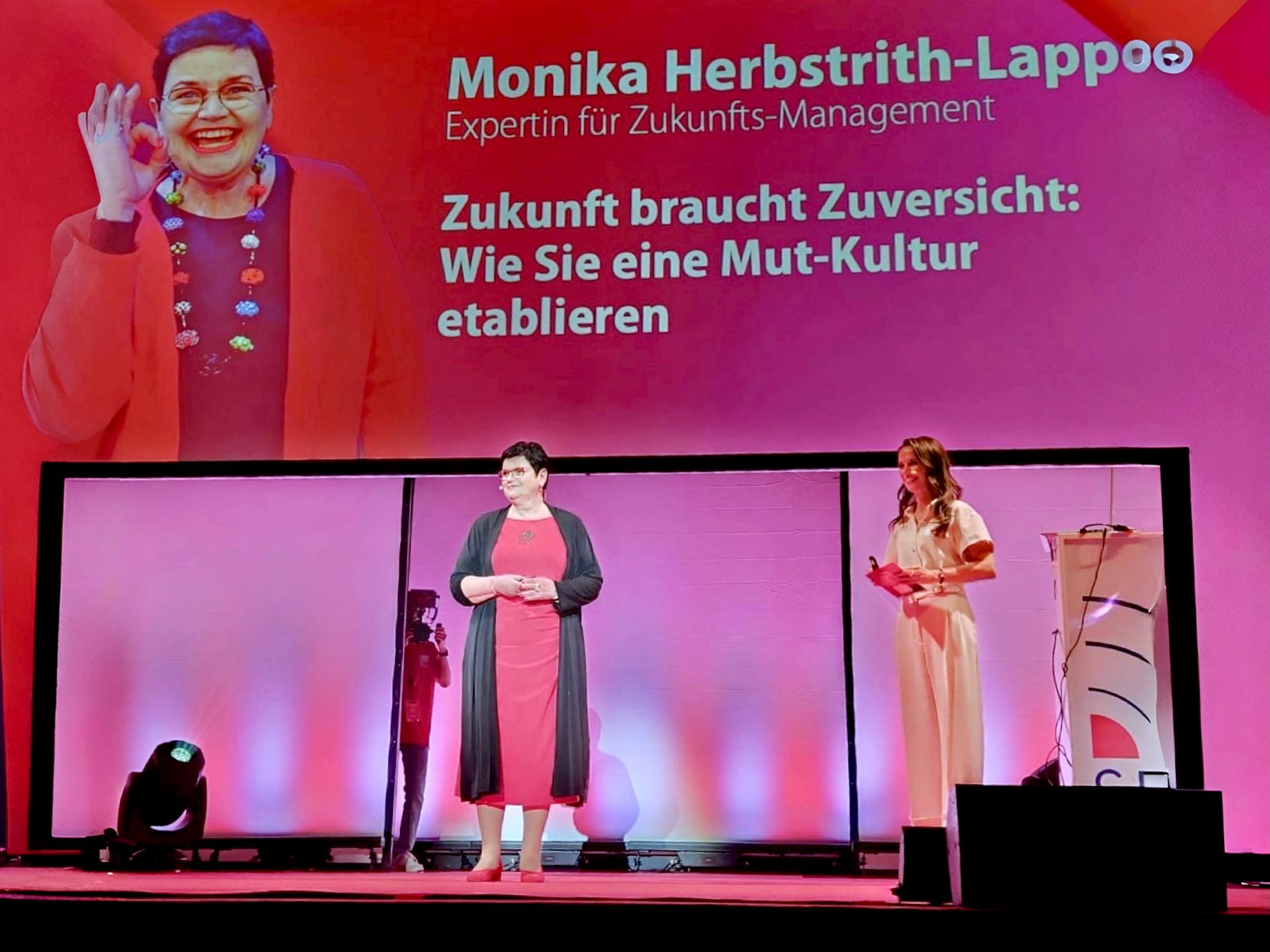 Wissensforum #nxtKNOWLEDGE 2025: Wie Zuversicht zur erfolgsentscheidenden Strategie wird Wissensforum #nxtKNOWLEDGE 2025: Wie Zuversicht zur erfolgsentscheidenden Strategie wird