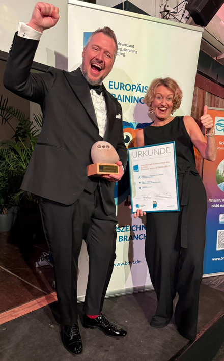 BDVT zeichnet trainerklub.com mit dem Europäischen Trainingspreis in Gold aus BDVT zeichnet trainerklub.com mit dem Europäischen Trainingspreis in Gold aus