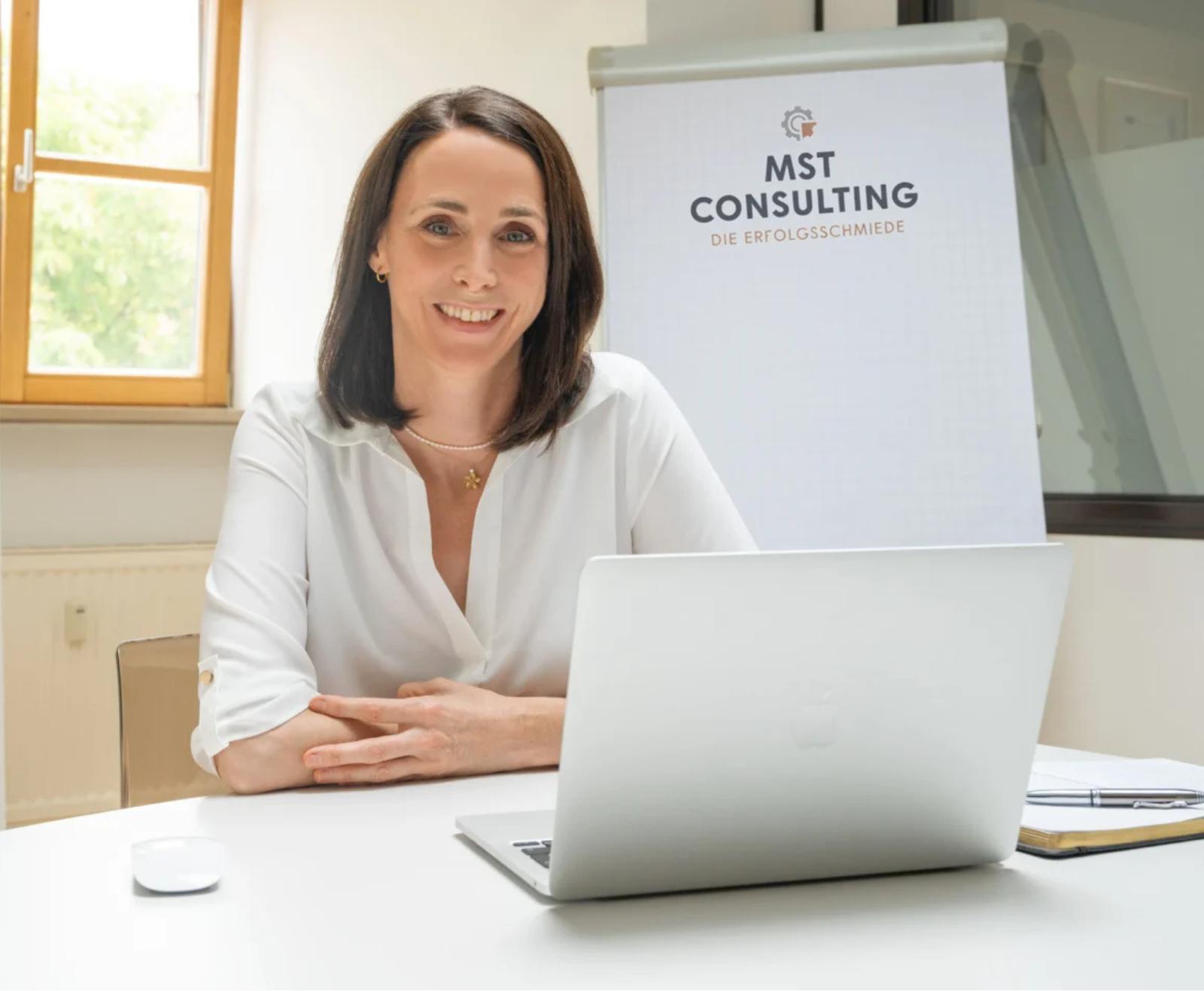 MST Consulting: Schluss mit teuren Stellenanzeigen: So funktioniert Social Recruiting für Handwerksbetriebe.