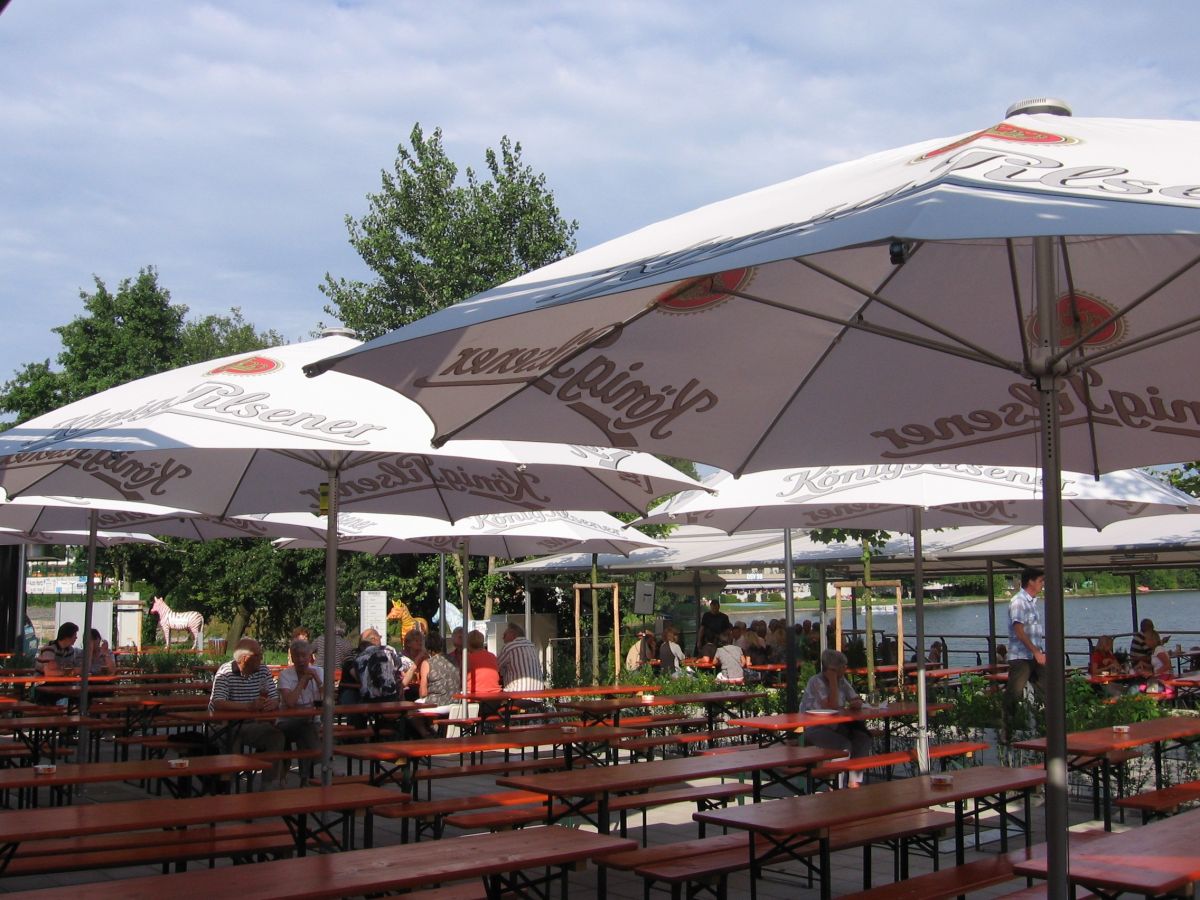 Umfirmierung stellt Werbeschirme in den Fokus: Aus A.M. Handel & Promotion wird A.M. Sonnenschirme