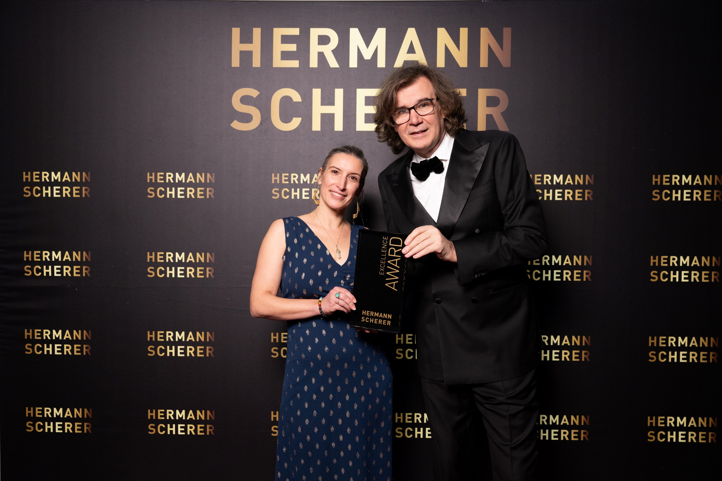 Elisa de Schultz erhält Excellence Award beim Internationalen Speaker Slam in Dresden