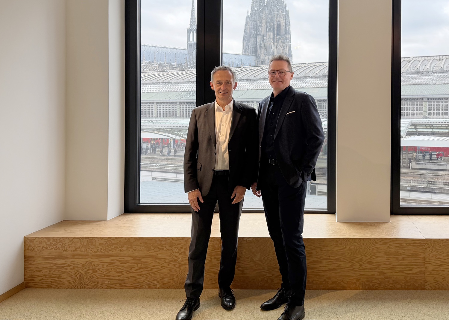 Catena-X trifft Factory-X: GEC und Cofinity-X realisieren Showcase für interoperablen Datenaustausch