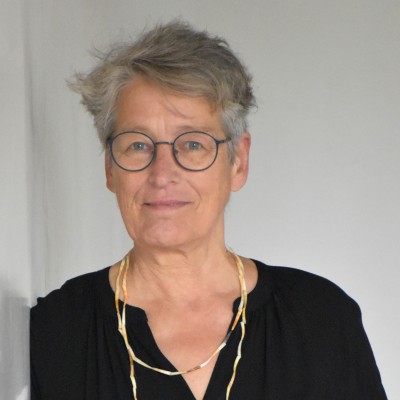 Klärung persönlicher Themen durch kreative Prozesse: Kunsttherapie und Familienaufstellungen mit Brele Scholz