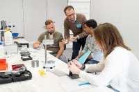 SKZ führt neuen Abschluss „Qualitätssicherungsexperte Kunststoff“ ein