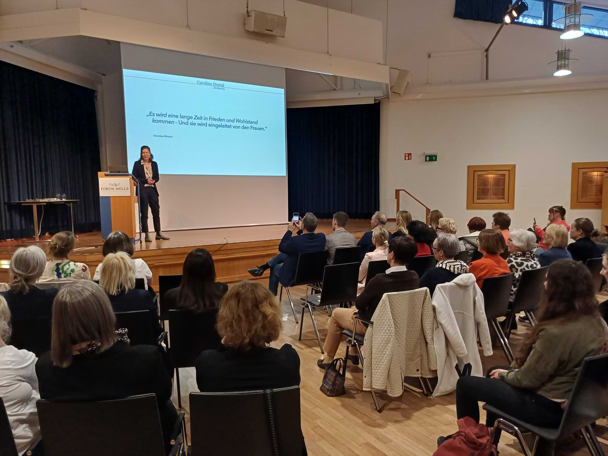 Caroline Dostal begeistert mit Vortrag zum Frauentag