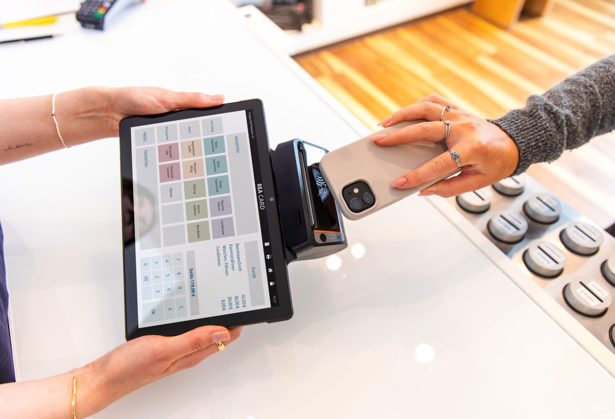 SoftPOS: Die flexible Zukunft des Bezahlens für Handel und Dienstleistung