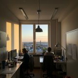 Dunkles Büro- Warum mehr Licht allein oft nicht die Lösung ist