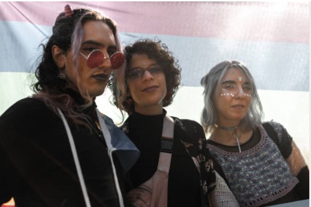 Raum für Vielfalt schaffen: So lassen sich Behandlung von und Umgang mit trans* und nichtbinären Personen verbessern