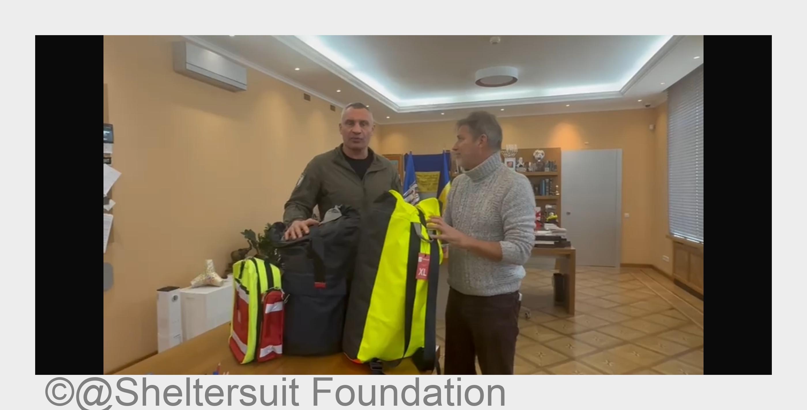 Der nächste kalte Winter kommt bestimmt: Warum Sheltersuit auch im Sommer mit Volldampf produziert