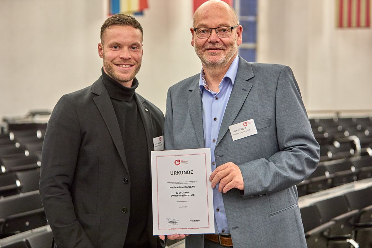 Neuland GmbH & Co. KG in der Frankfurter Paulskirche für 20-jährige BVMW-Mitgliedschaft geehrt