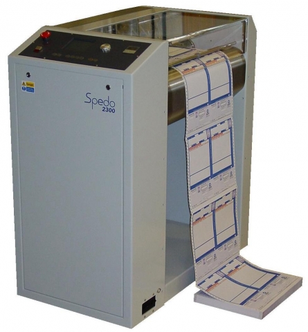Flexibler Materialtransport und neue Stand-Alone-Schneidemaschine von Pitney Bowes