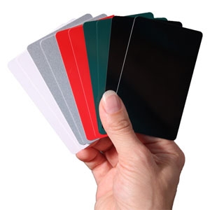 Plastikkarten: print-ID realisiert maßgeschneiderte Lösungen für jeden Bedarf