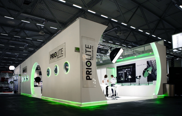 Werbeagentur Jung2 setzt die Priolite GmbH auf der Kölner Photokina ins rechte Licht