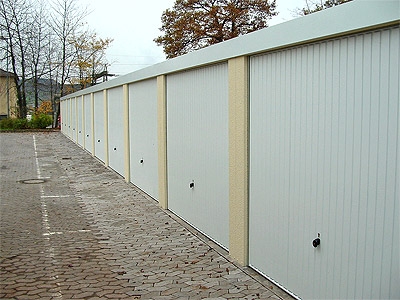 In guten Lagen immer ein solides Immobilien-Investment: Garagenanlagen aus Fertiggaragen von Exklusiv-Garagen