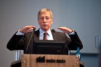 Wolfgang Clement eröffnet MACH-Führungskräftekongress „Innovatives Management“