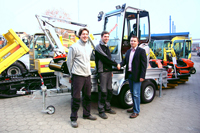 Yanmar Jubiläumsbagger SV17 von HKL überzeugt Galabau-Experten Yanmar Jubiläumsbagger SV17 von HKL überzeugt Galabau-Experten