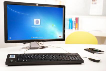 DERMALOG auf der CeBIT 2012: Login per Fingerabdruck: Weg mit Nutzernamen und Passwörtern