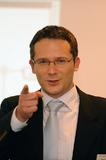 Thomas Henninger baut MID Akademie aus