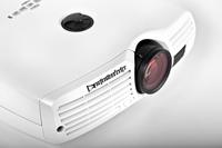 Klein aber fein: projectiondesign präsentiert sein neues Modell F21 für den  Business-Bereich