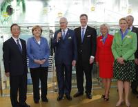 Angela Merkel und Wen Jiabao besuchen HARTING Stand