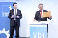 Glückliche Sieger bei der Verleihung des INDUSTRIEPREIS 2012 Glückliche Sieger bei der Verleihung des INDUSTRIEPREIS 2012