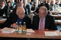 Dr. Heiner Geißler beglückwünscht Paul Schall