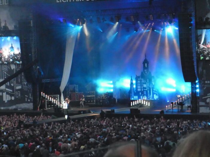 Schlaganfall-Kinder sind VIP-Gäste des Grafen von Unheilig am 21. Juli 2012 in der Rheinenergie-Arena in Köln