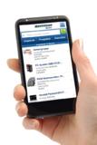 Smartphone-Nutzer shoppen cleverer: Angebote des Einzelhandels noch im Geschäft vergleichen!
