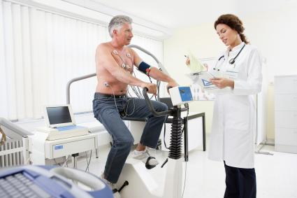 Herz und Kreislauf: In Bewegung bleiben / TÜV Rheinland: Sitzende Tätigkeit erhöht Erkrankungsrisiko / Rauchen vermeiden und vor Passivrauchen schützen / Pausen gewinnbringend nutzen (BILD)