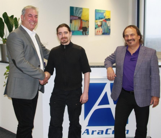 AraCom IT Services AG stellt 100. Mitarbeiter ein